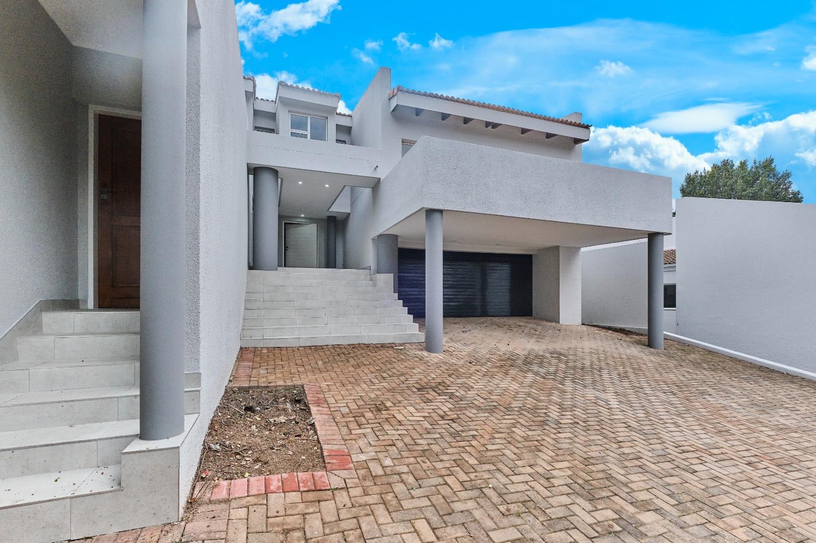 9 Bedroom House in Bryanston