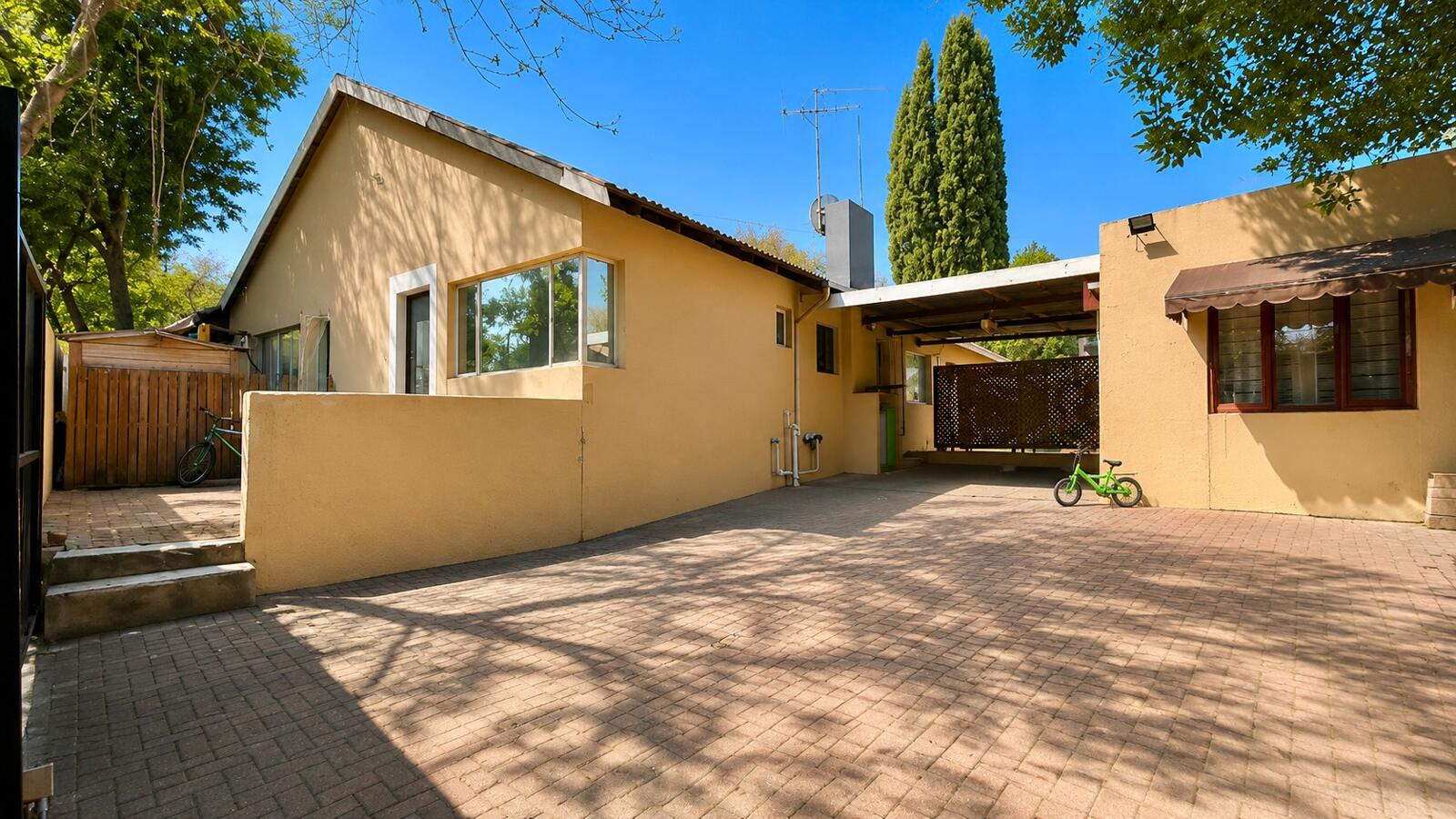 4 Bedroom House in Kensington B