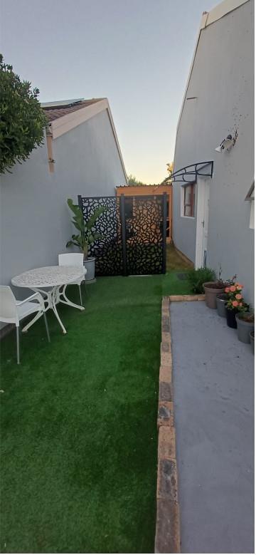 1 Bedroom Garden Cottage in Duynefontein
