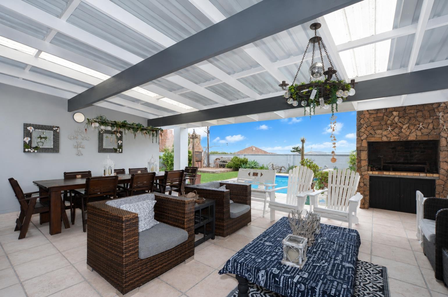 4 Bedroom House in Yzerfontein