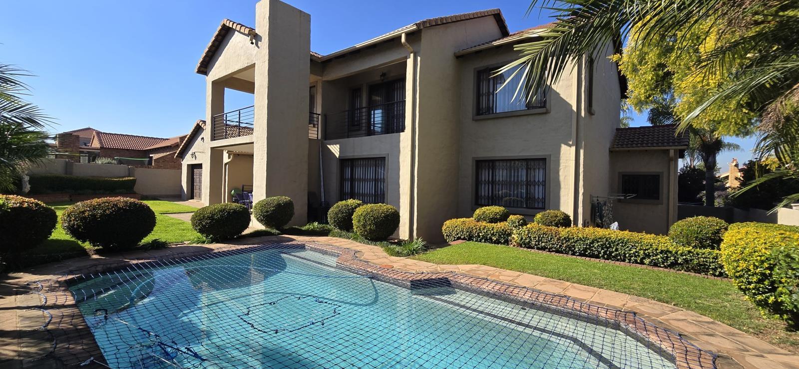 4 Bedroom House in Rooihuiskraal North