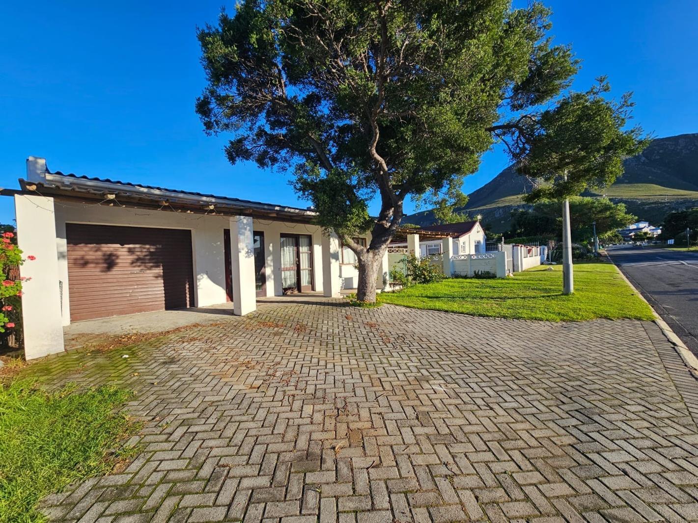4 Bedroom House in Kleinmond