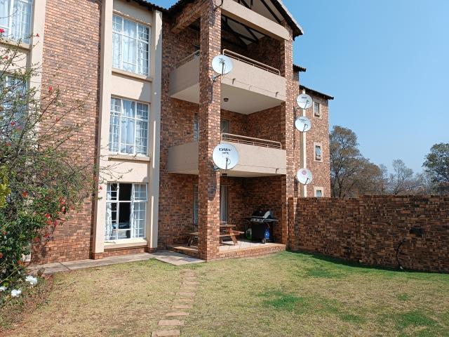 2 Bedroom Apartment in Die Hoewes