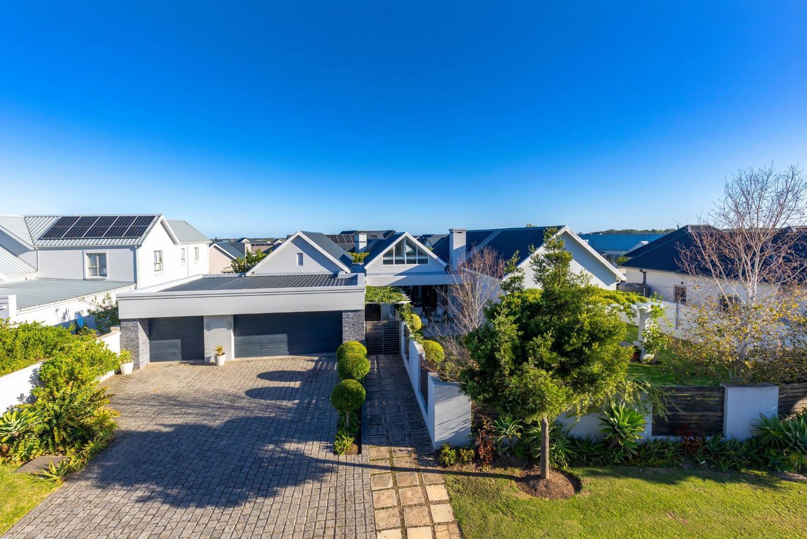 4 Bedroom House in Kingswood Golf Estate