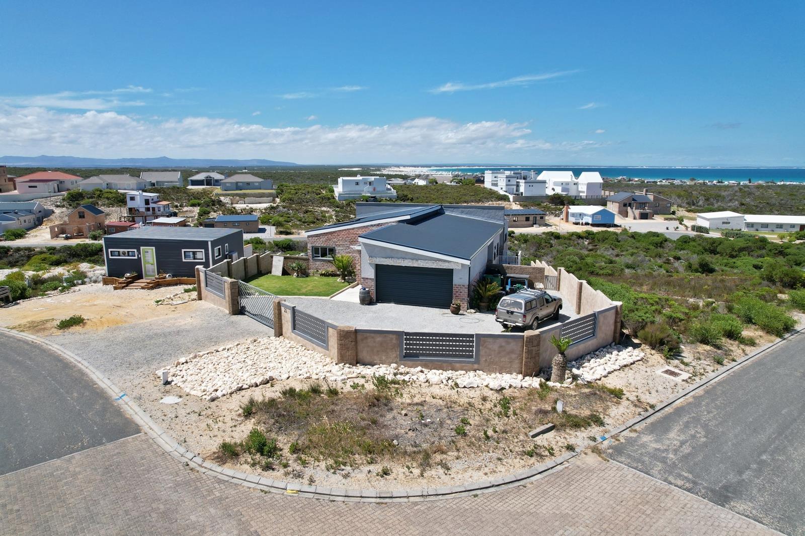 5 Bedroom House in Struisbaai
