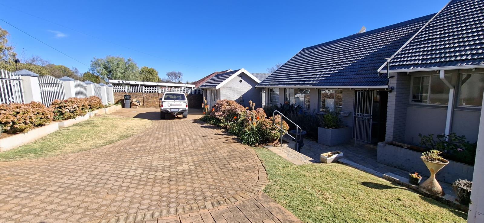 5 Bedroom House in Monument