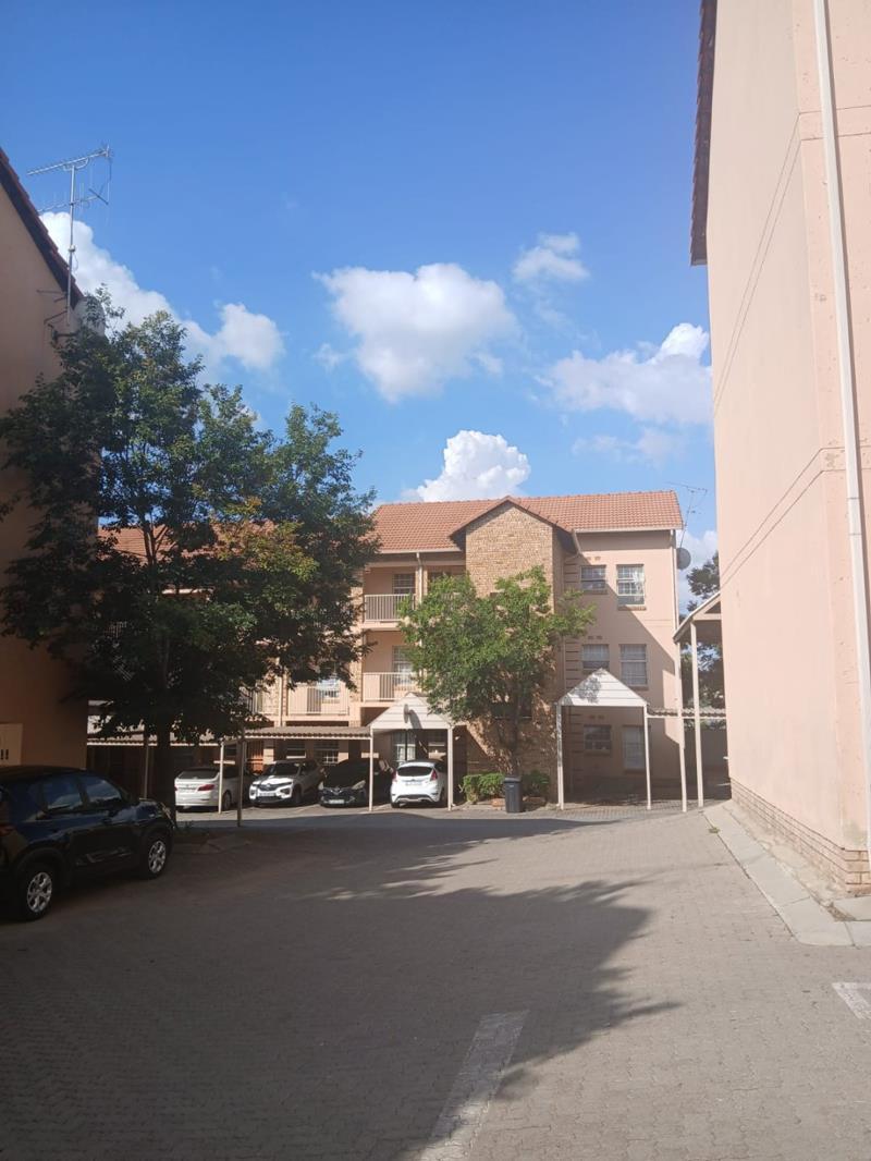 2 Bedroom Apartment in Summerfields Estate