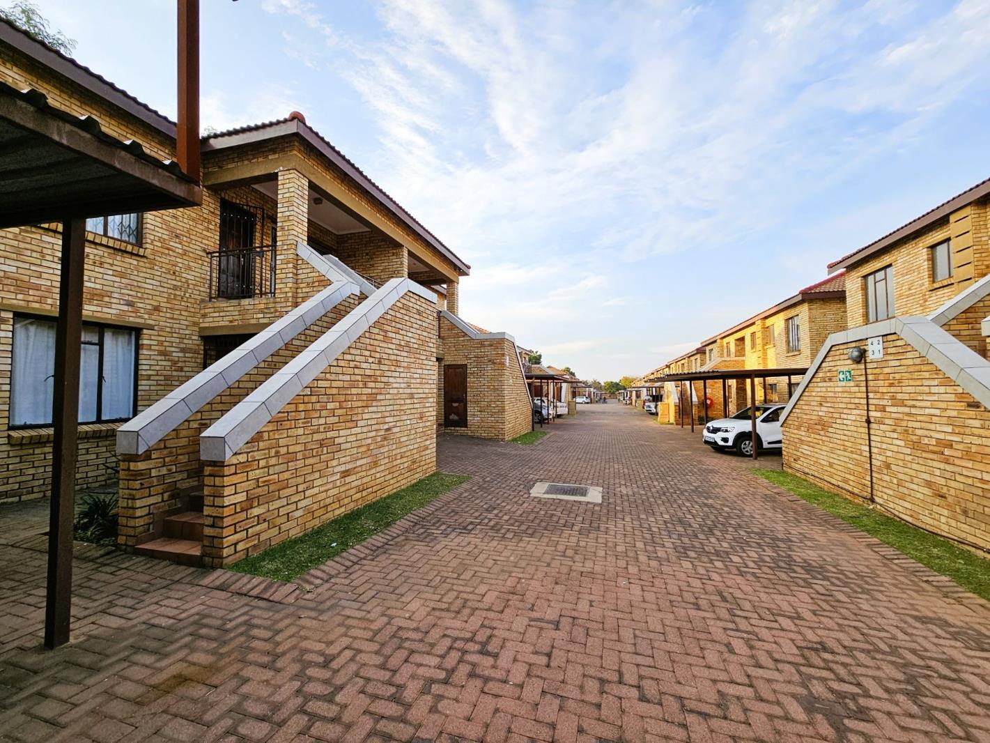 3 Bedroom Apartment in Helikon Park