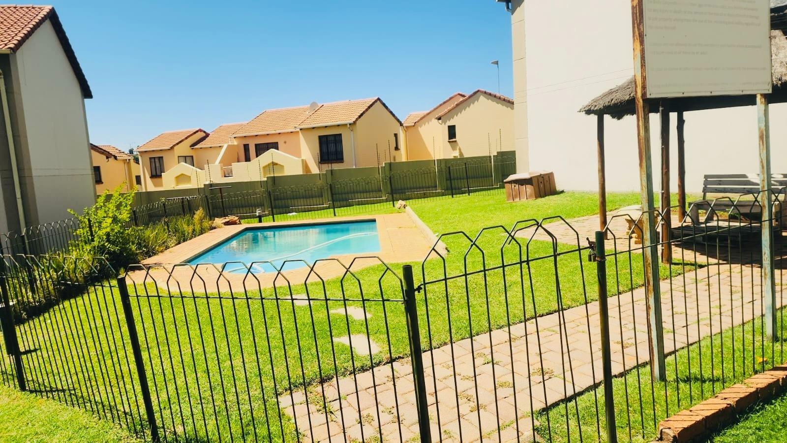 2 Bedroom House in Mondeor
