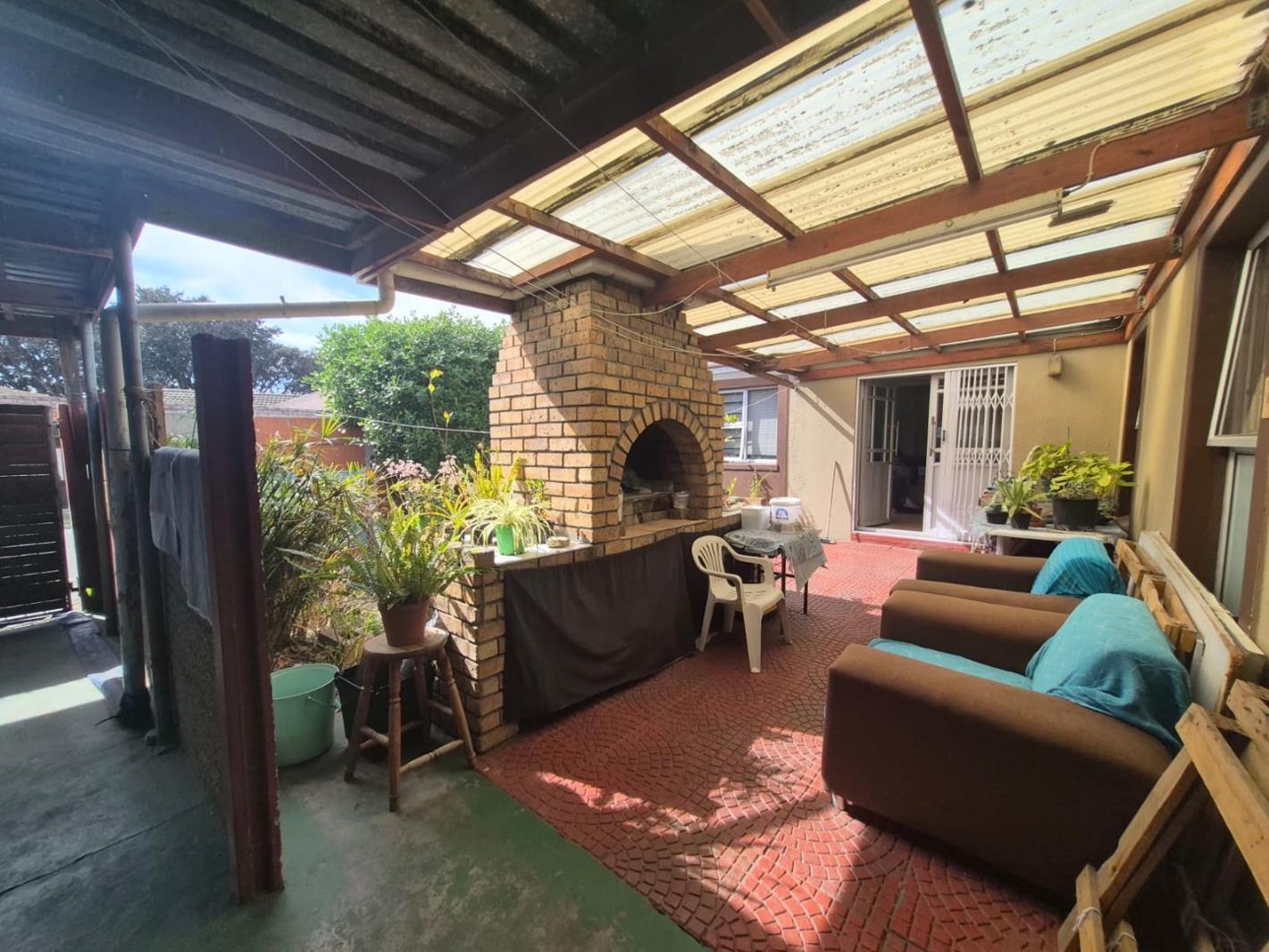 5 Bedroom House in Goodwood Central