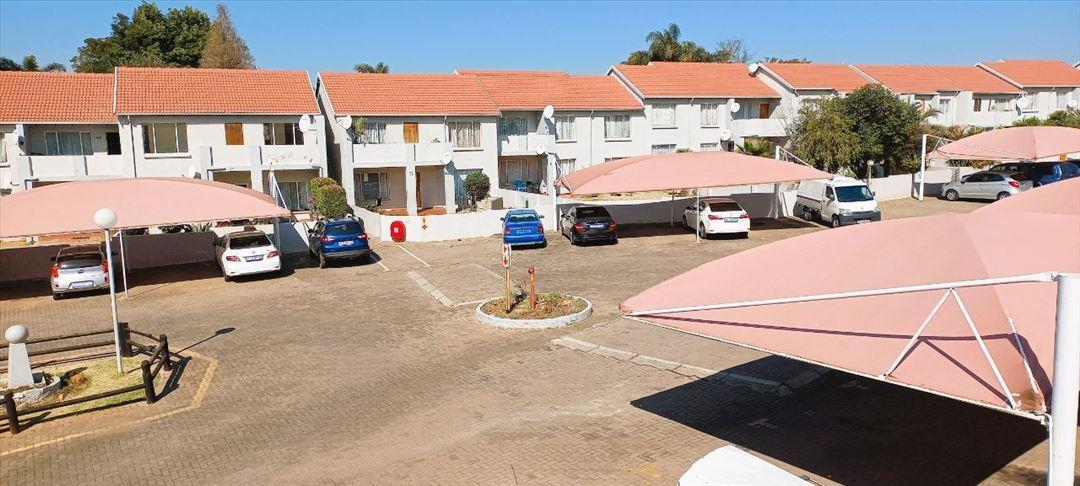 2 Bedroom Townhouse in Glen Marais