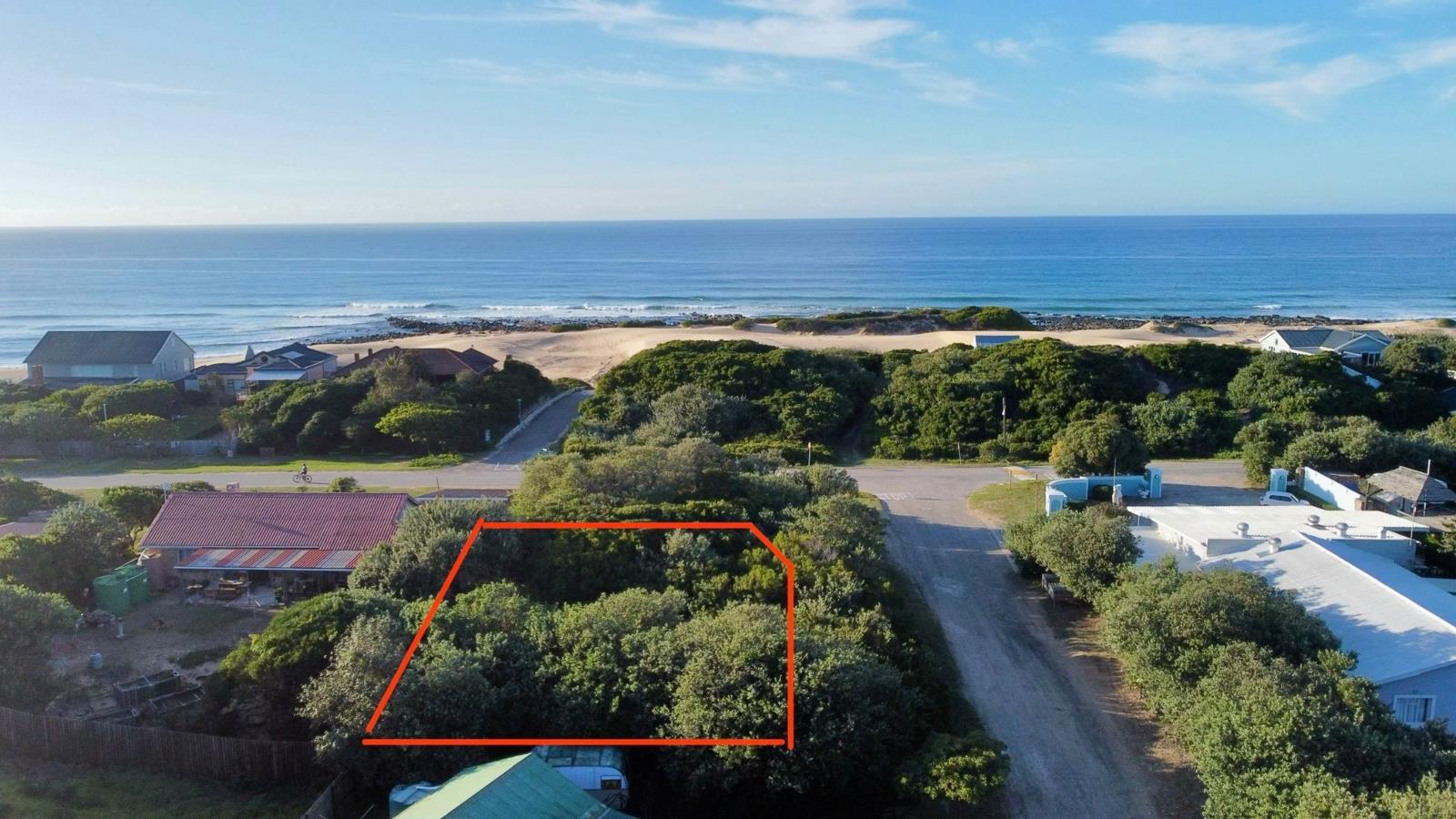 972 m² Land available in Cannon Rocks
