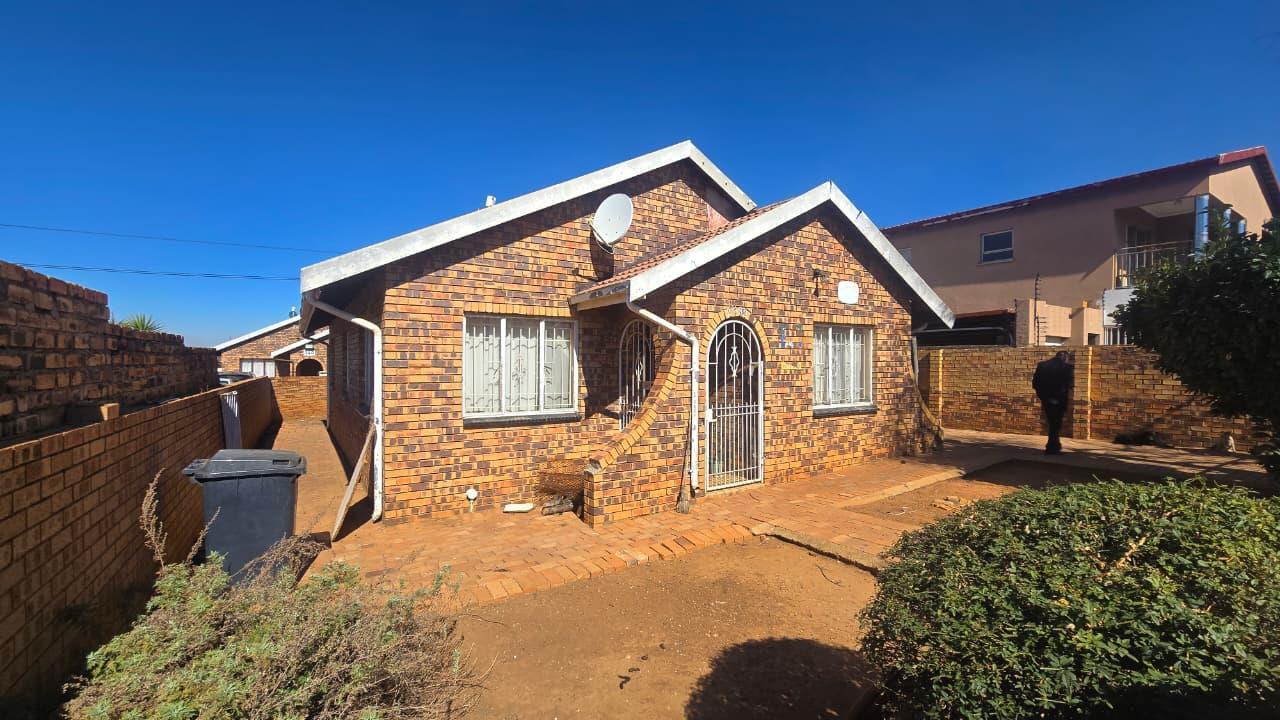 3 Bedroom House in Lenasia South