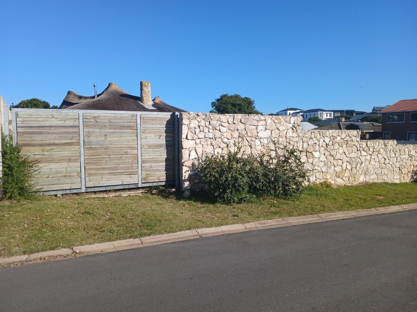 724 m² Land available in Stilbaai Wes