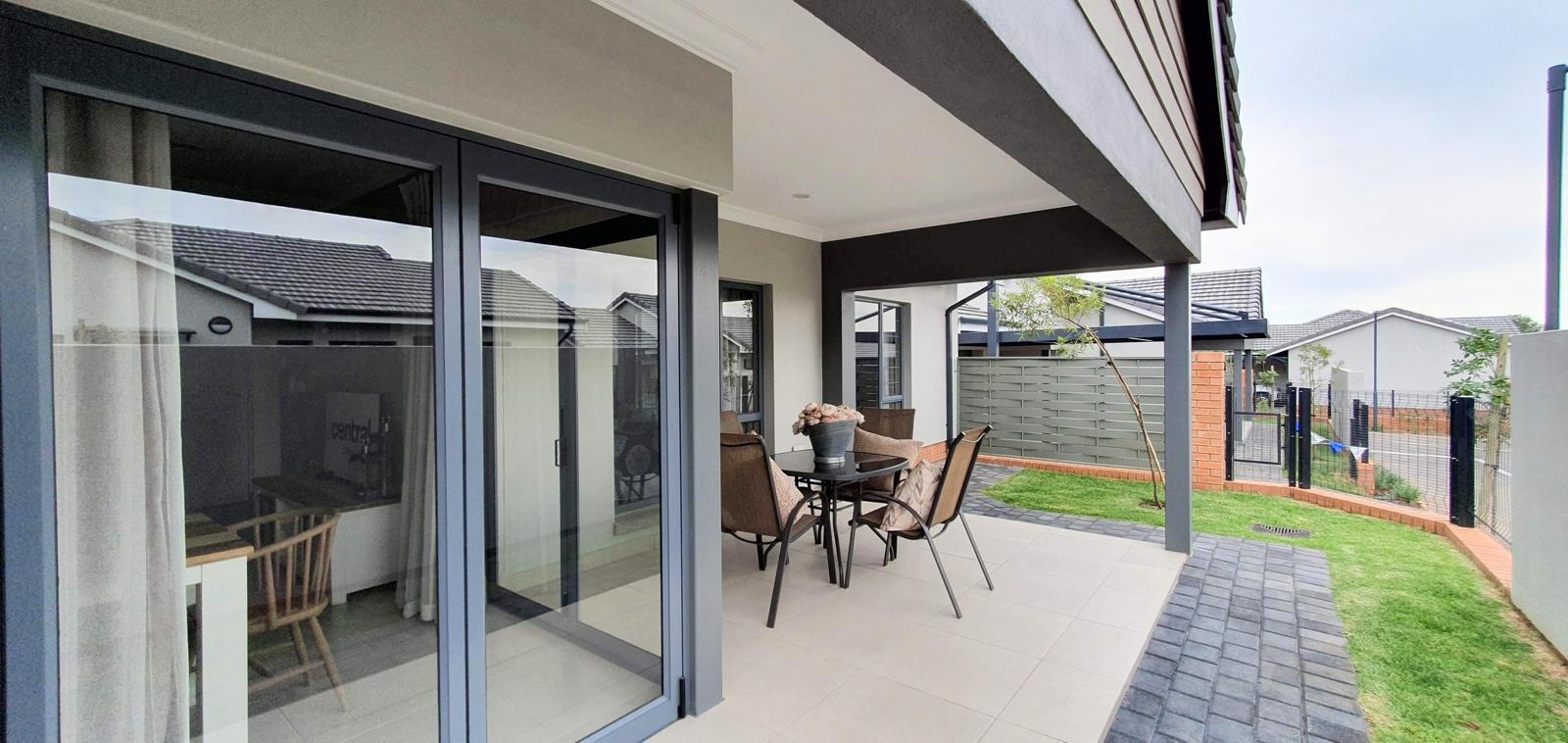 2 Bedroom House in Waterkloof