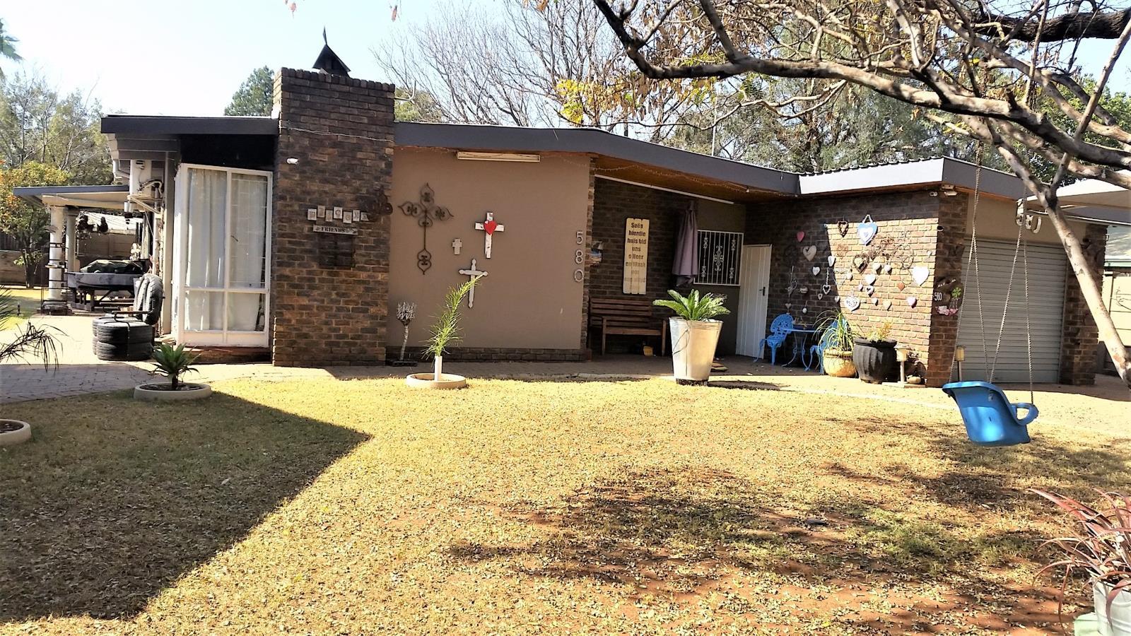 3 Bedroom House in Eloffsdal