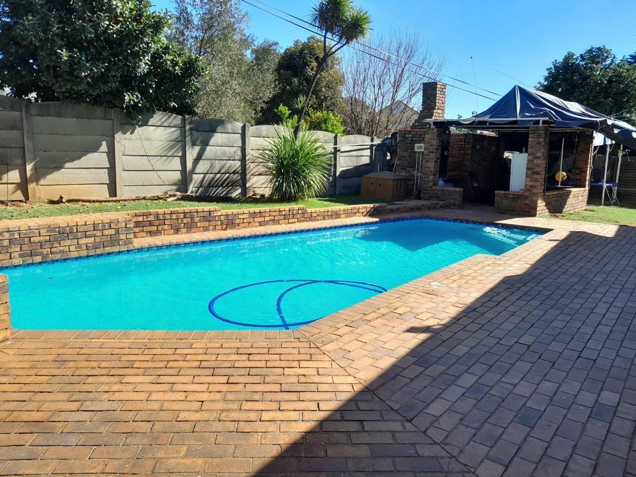3 Bedroom House in Brackendowns