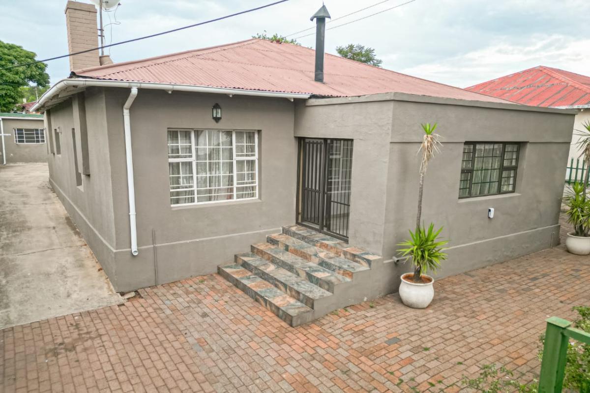 3 Bedroom House in Roodepoort North