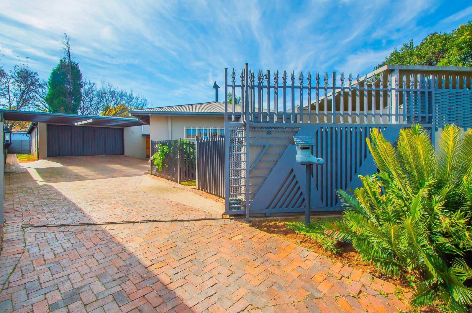 4 Bedroom House in Krugersdorp North