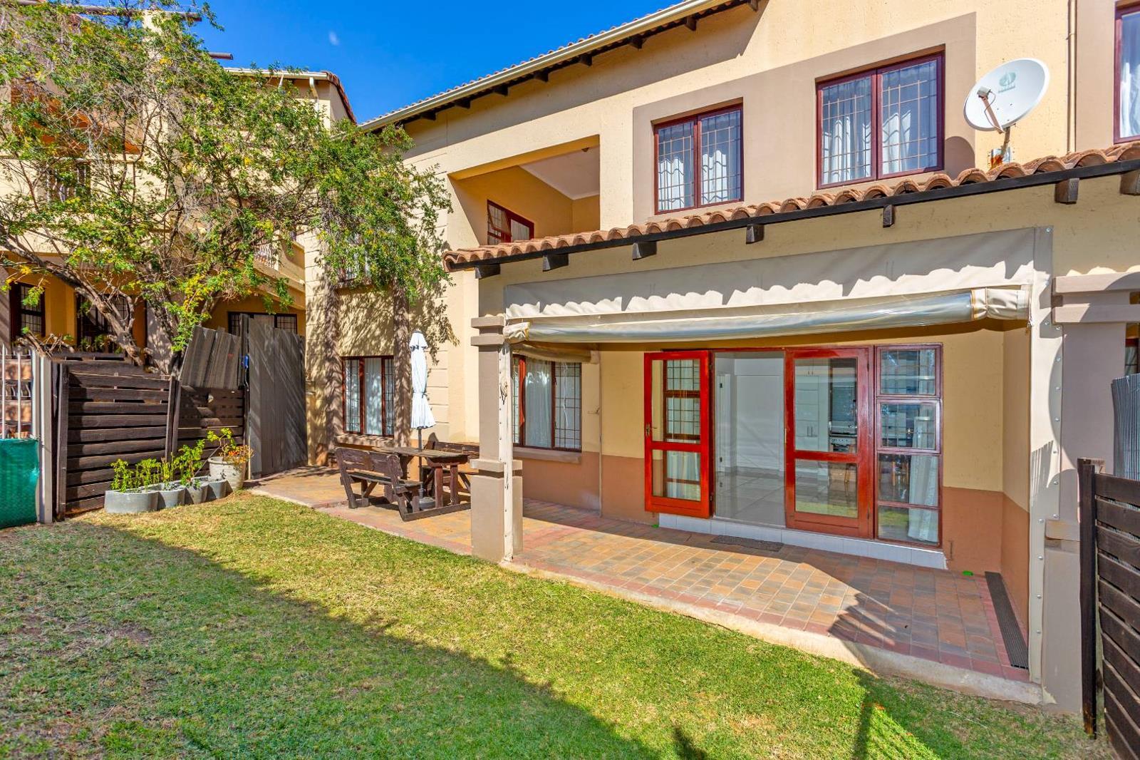 3 Bedroom Apartment in Douglasdale