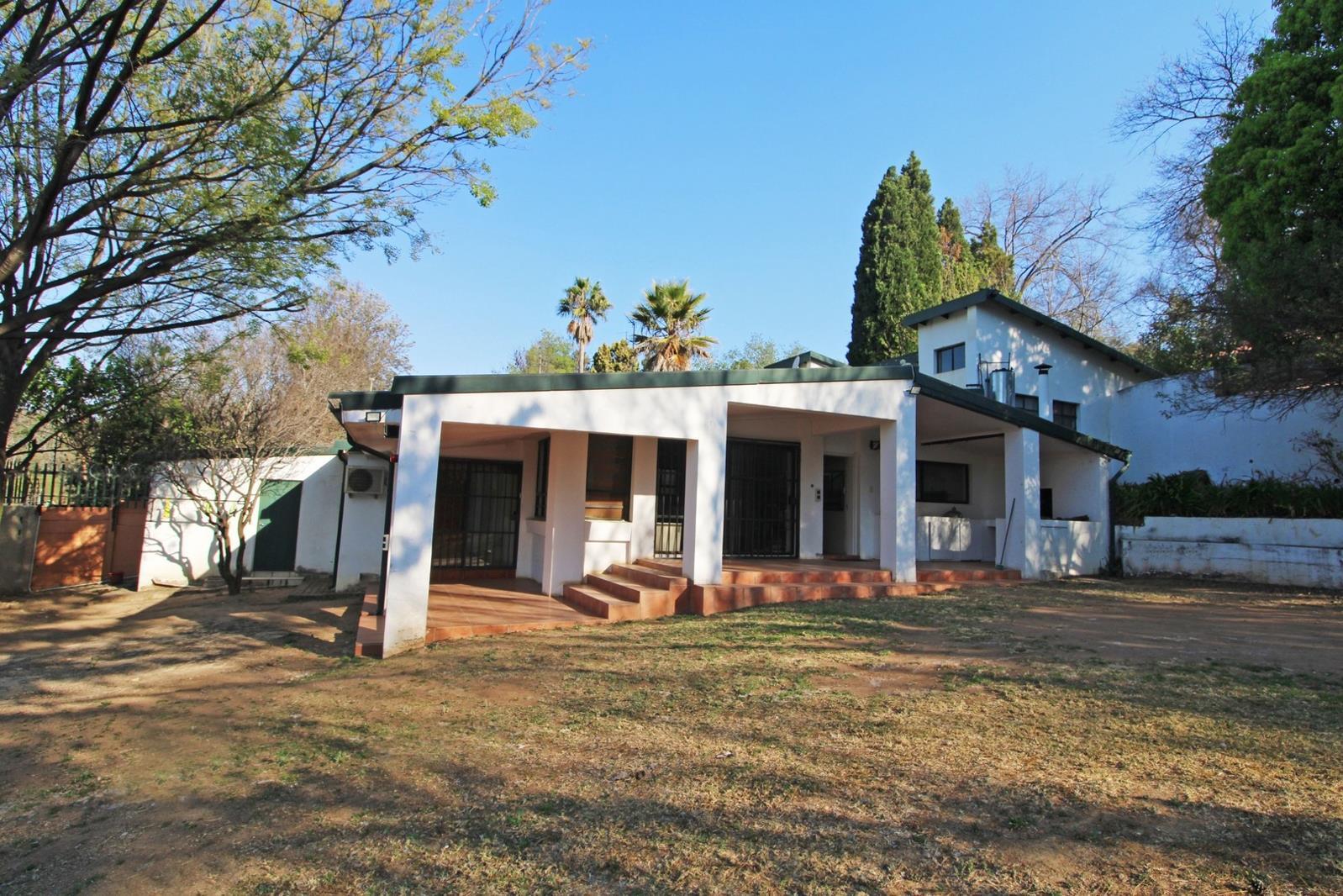 3 Bedroom Garden Cottage in Bryanston East