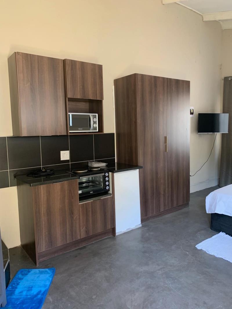 1 Bedroom Garden Cottage in Bordeaux North