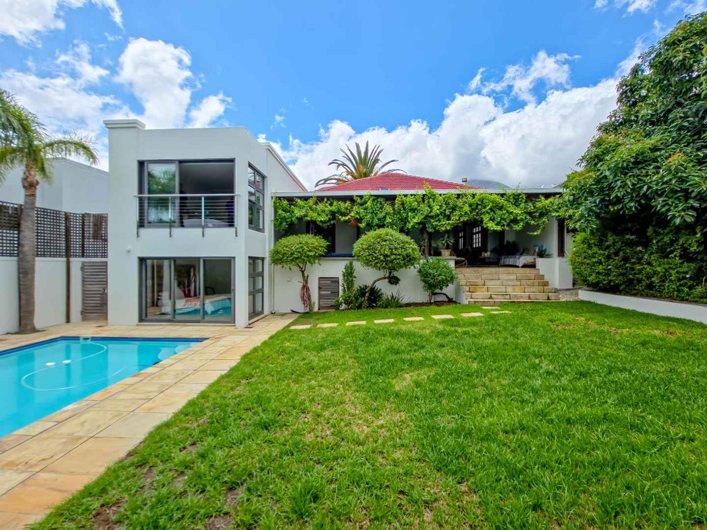 4 Bedroom House in Oranjezicht