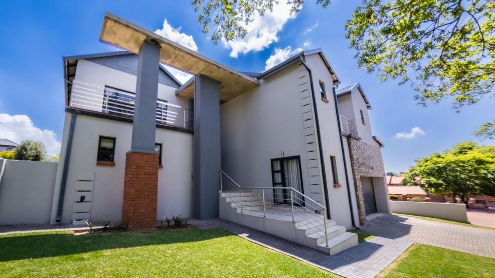 4 Bedroom House in Rietvlei Heights Country Estate