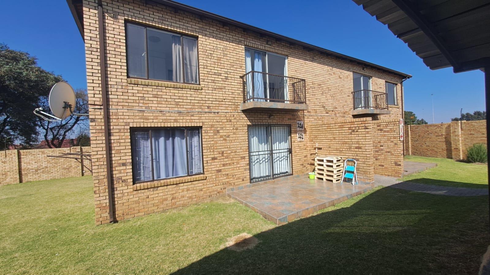 2 Bedroom Apartment in Ravensklip