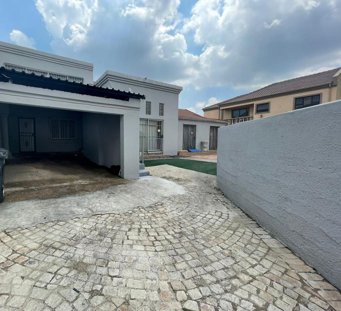 Bachelor apartment in Ormonde