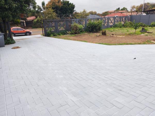 4 Bedroom House in Kwaggasrand