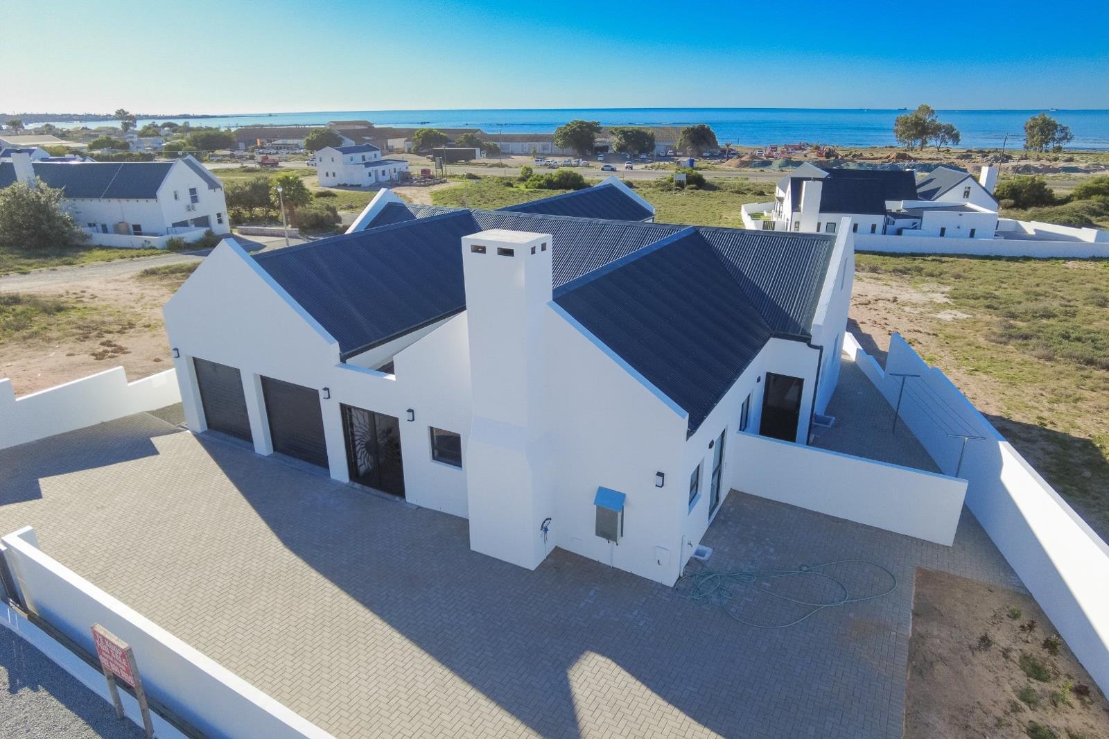 4 Bedroom House in Da Gama Bay