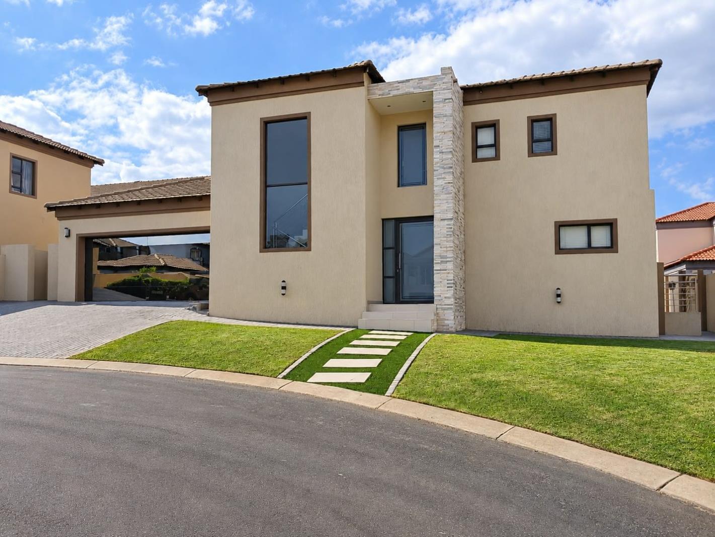 3 Bedroom House in Blue Valley Golf Estate
