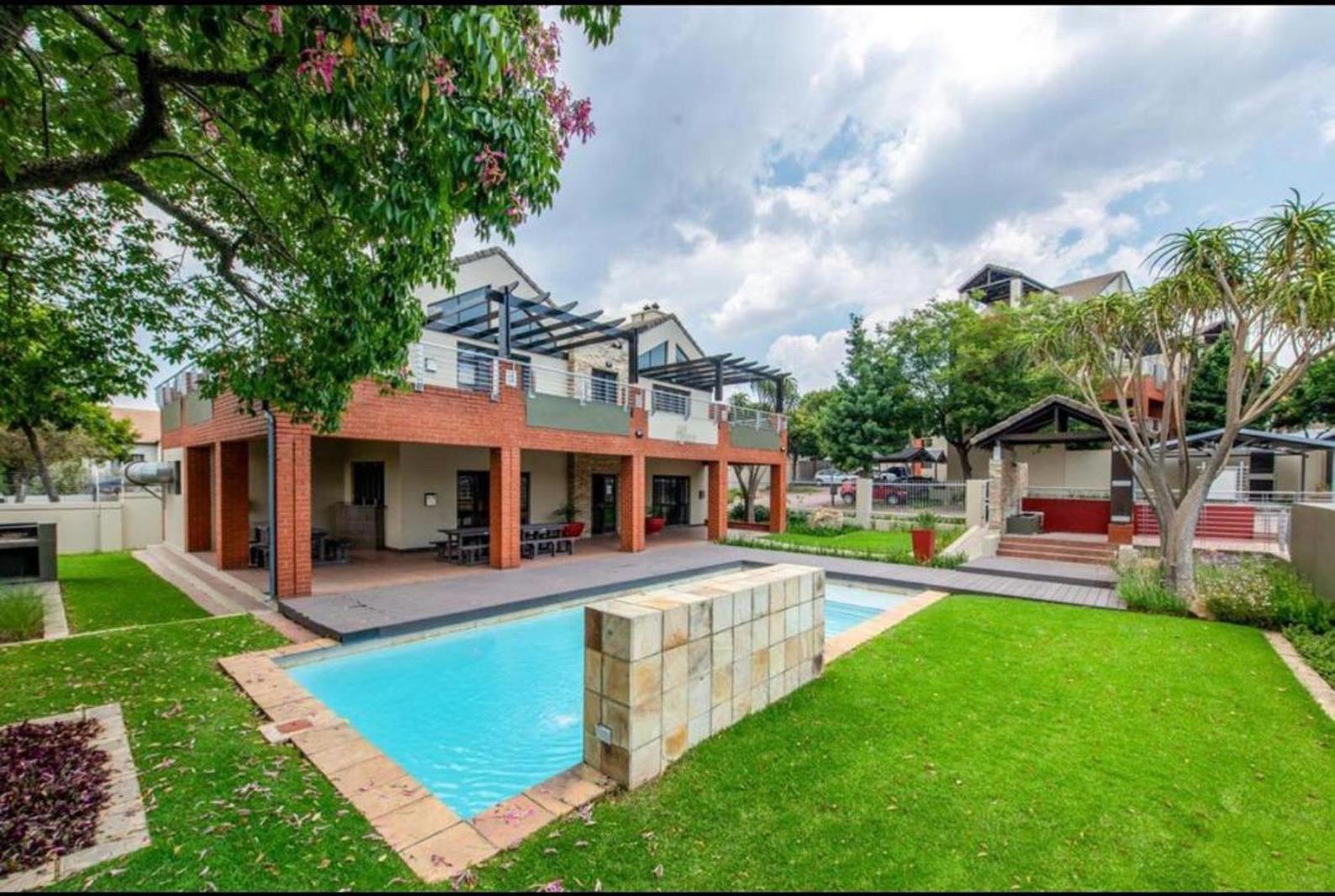 2 Bedroom Apartment in Pineslopes