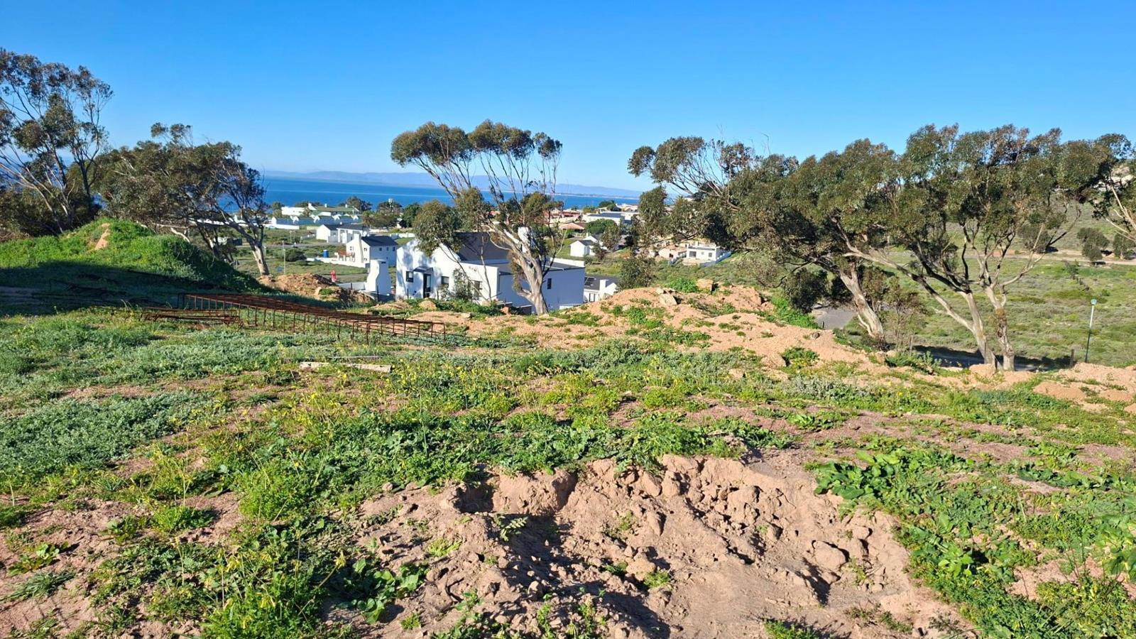 910 m² Land available in Britanica Heights