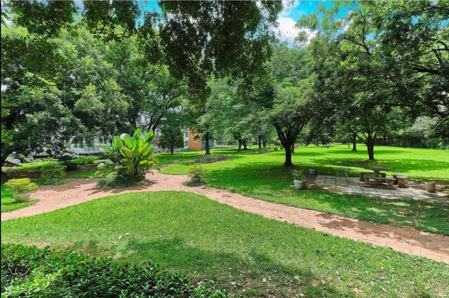2 Bedroom Flat in Benmore Gardens