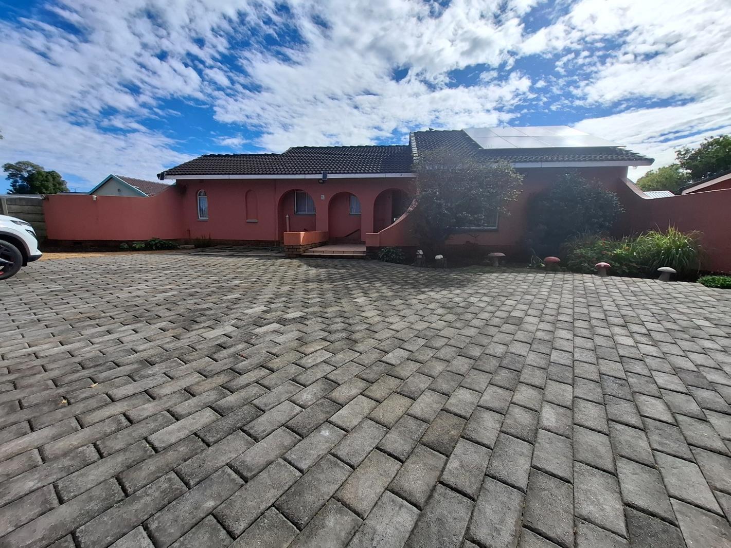 3 Bedroom House in Brackenhurst