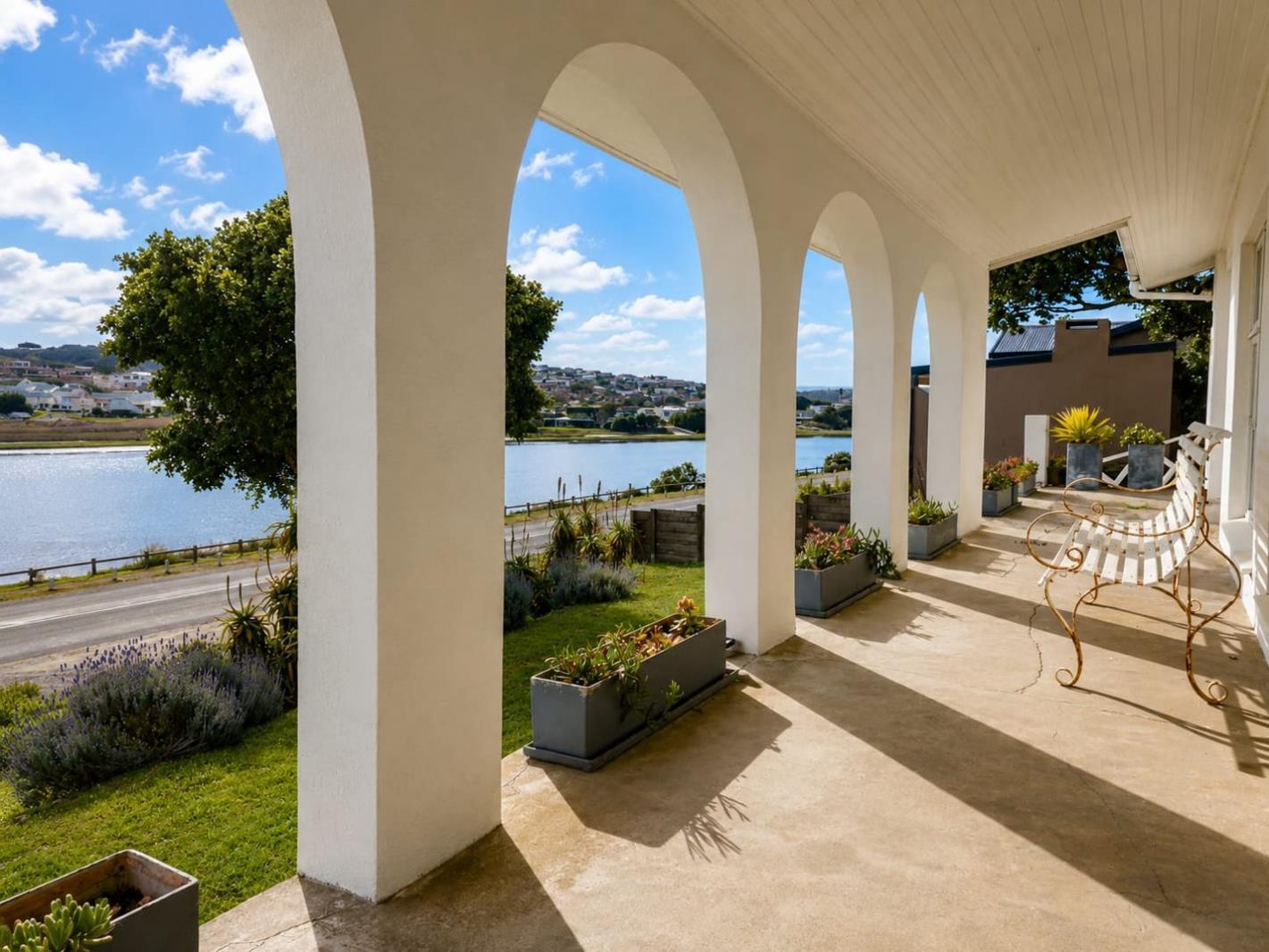 4 Bedroom House in Stilbaai Oos