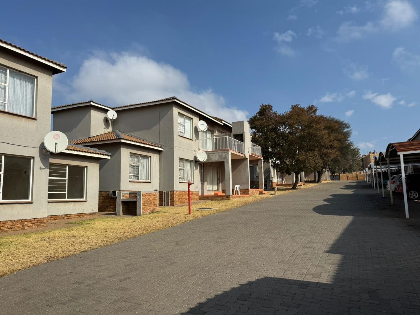 3 Bedroom Apartment in Grobler Park