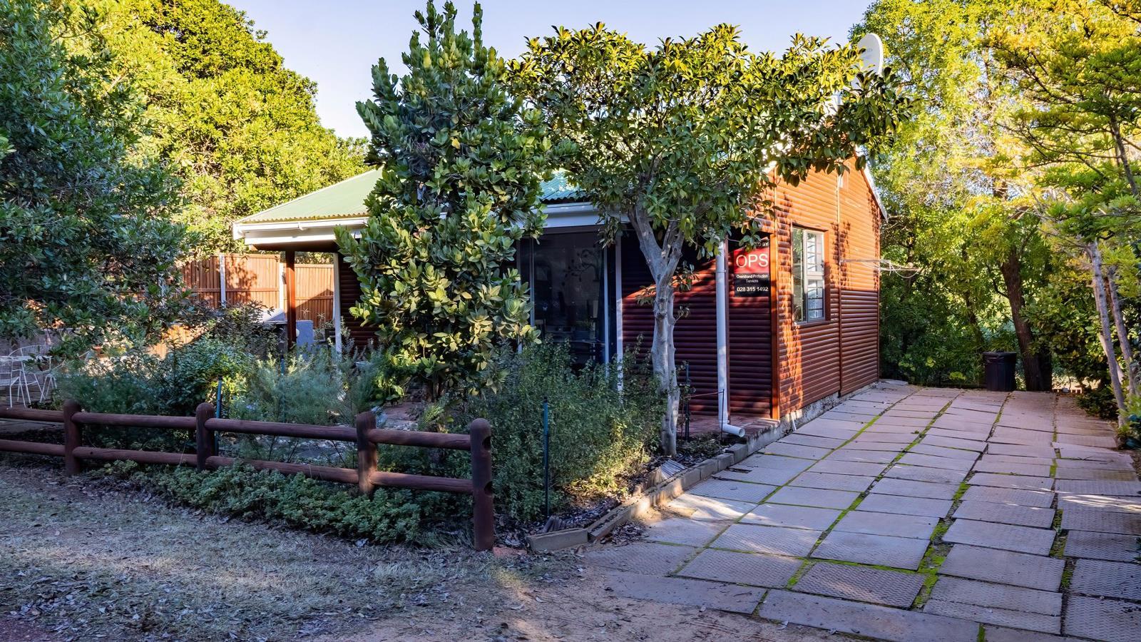 1 Bedroom House in Meerenbosch