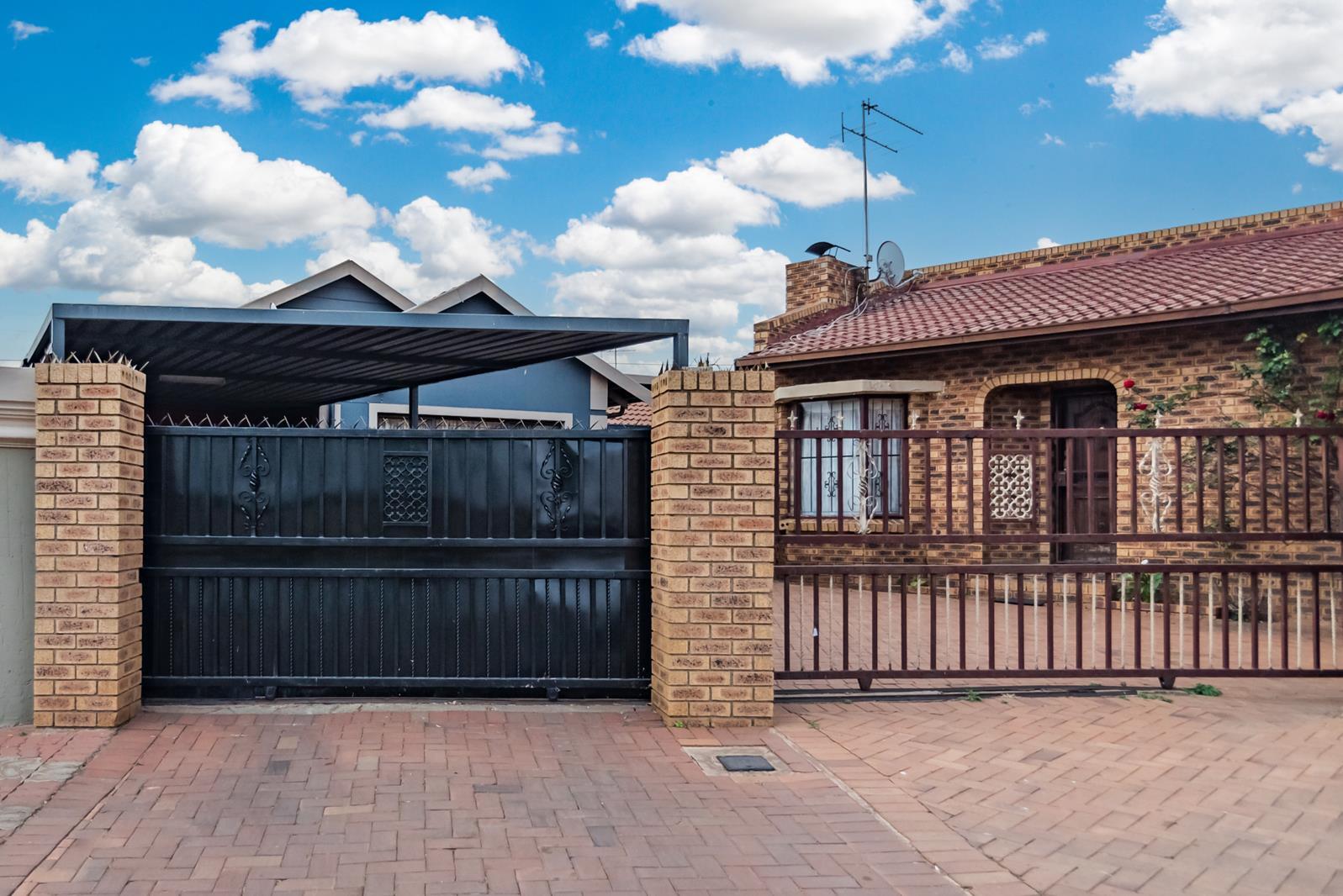 3 Bedroom House in Protea North