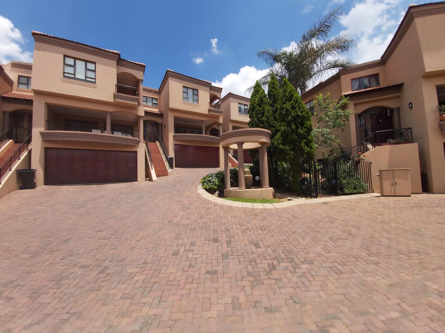 4 Bedroom Duplex in Bassonia