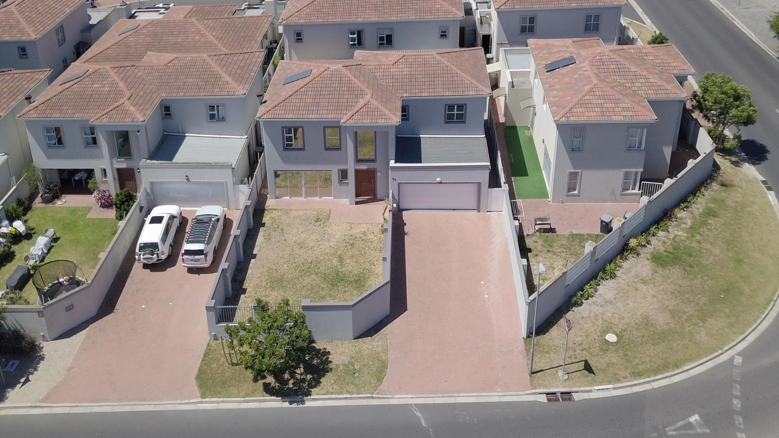 4 Bedroom House in Parklands North