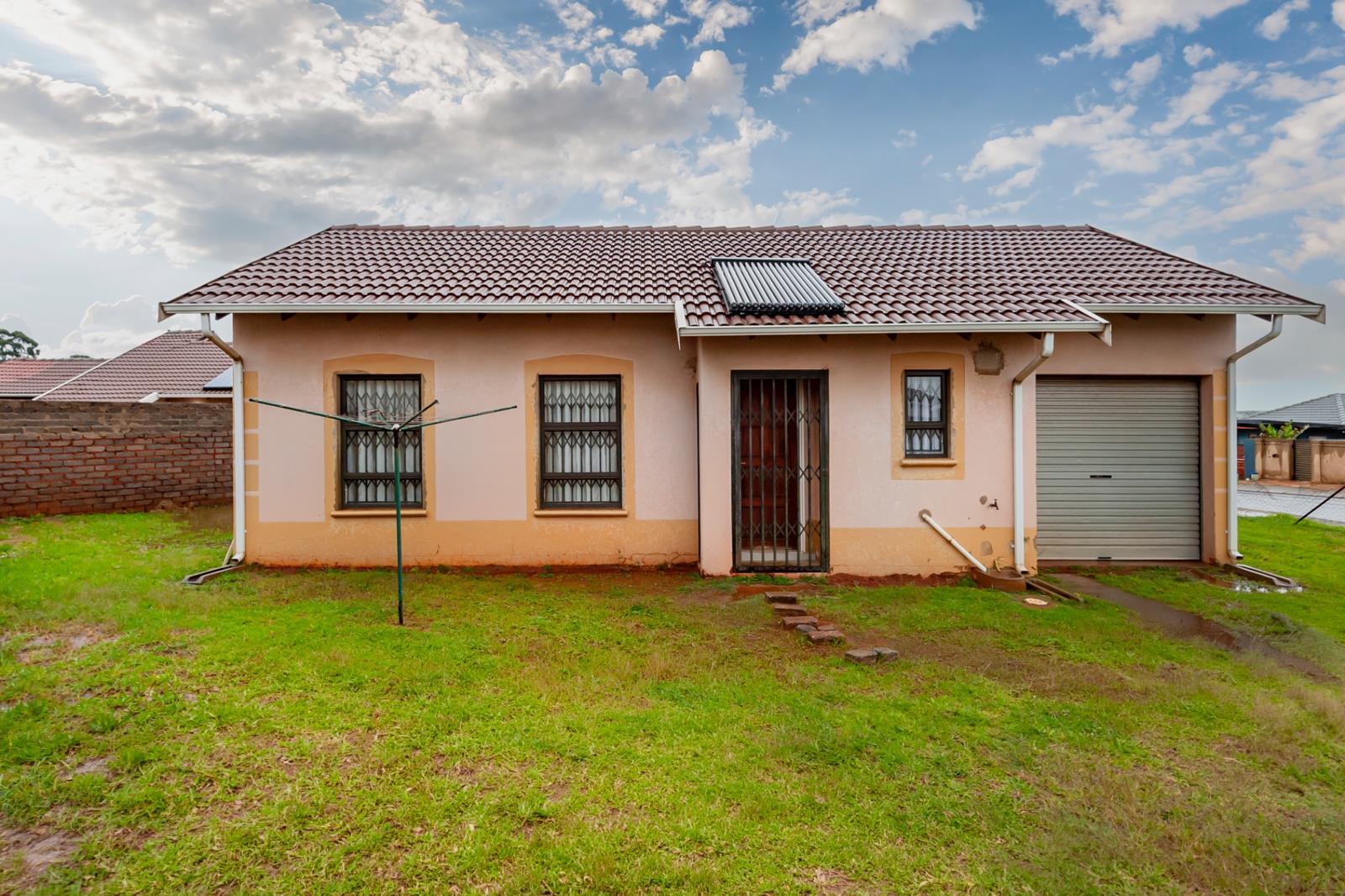 2 Bedroom House in Lenasia South