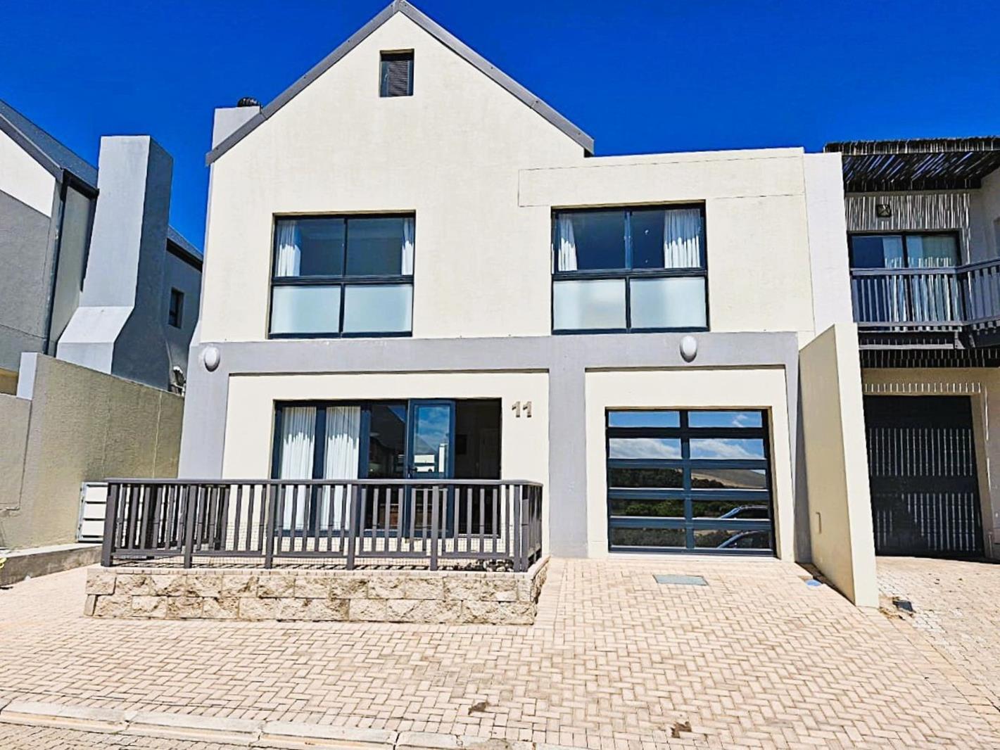 3 Bedroom Townhouse in Hartenbos Heuwels