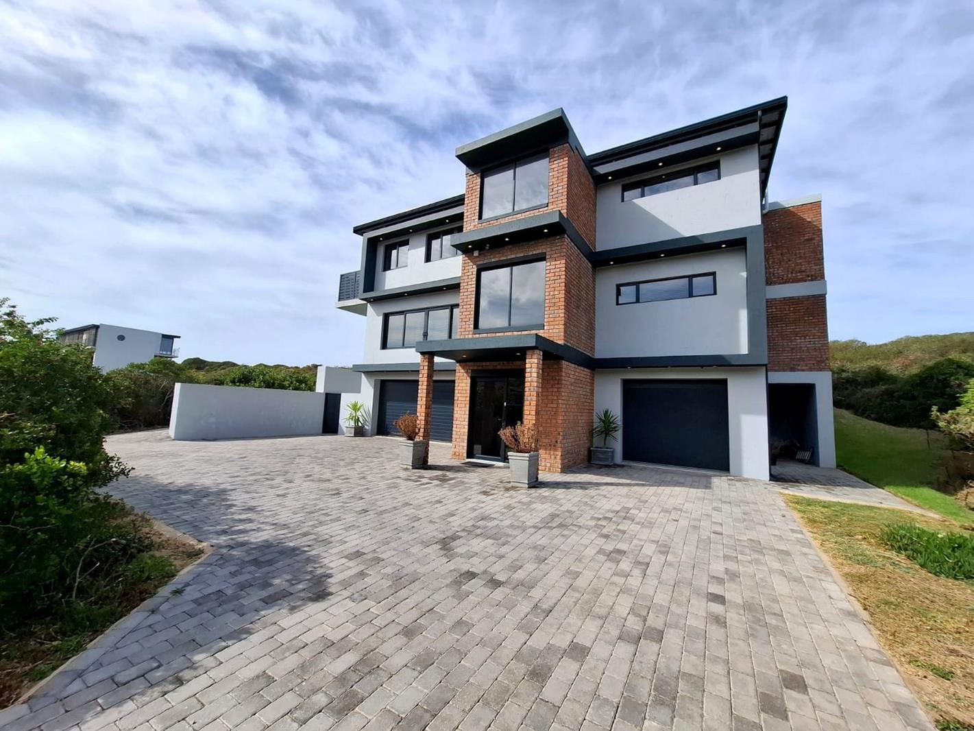 4 Bedroom House in Dana Bay