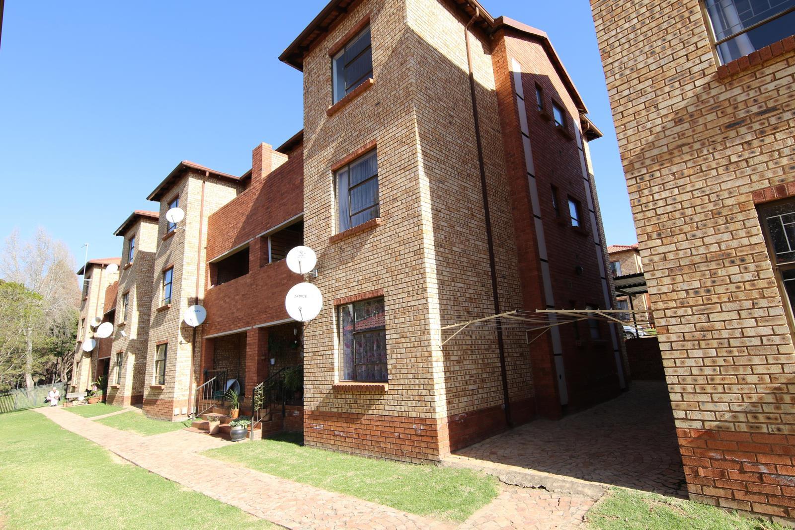 2 Bedroom Apartment in Weltevreden Park