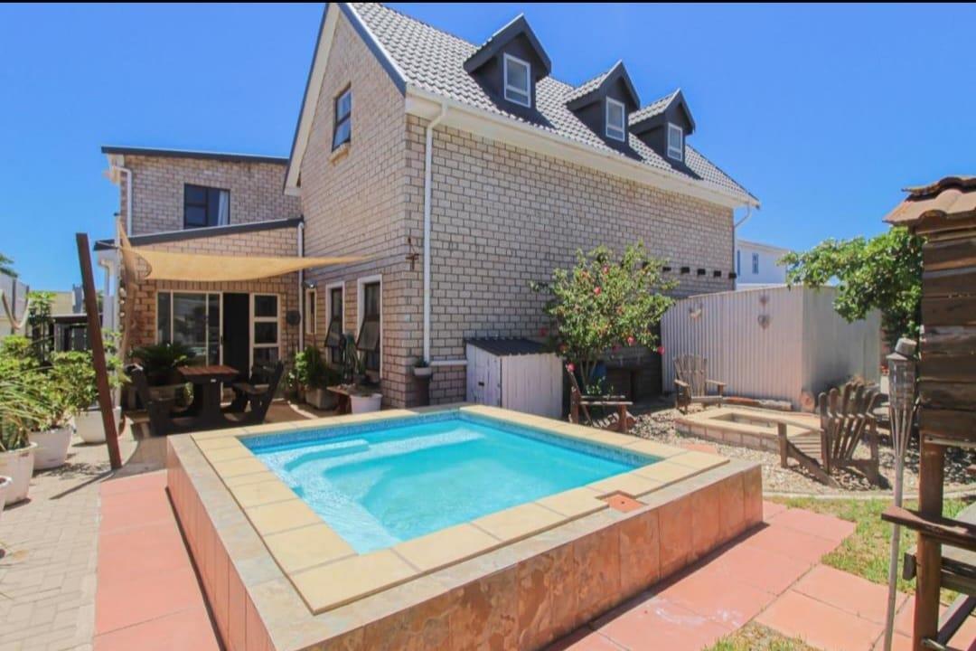 5 Bedroom House in Britannia Bay