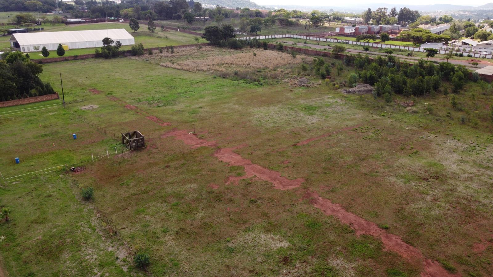 32 432 ha Land available in Zwavelpoort AH