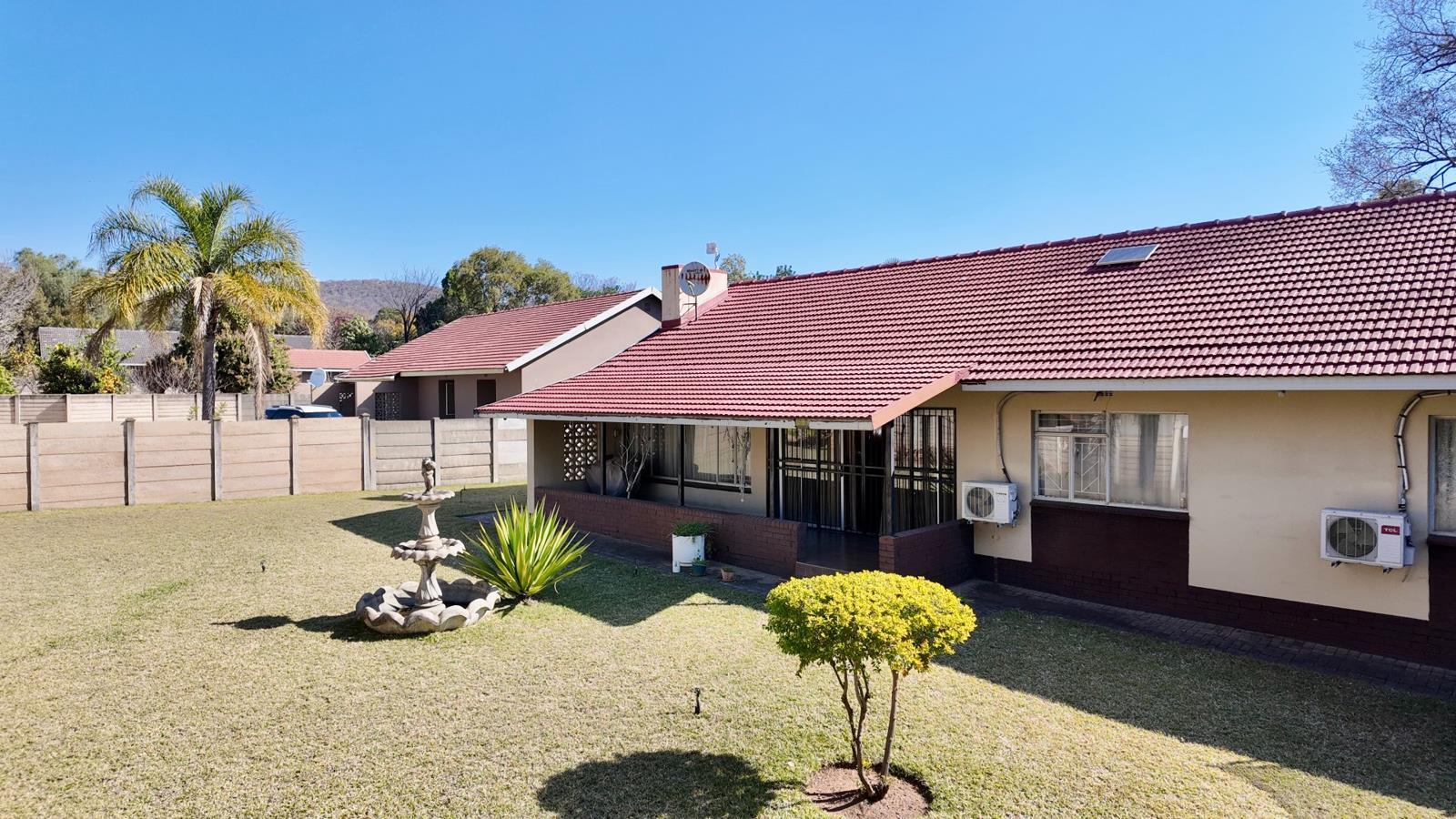 4 Bedroom House in Protea Park